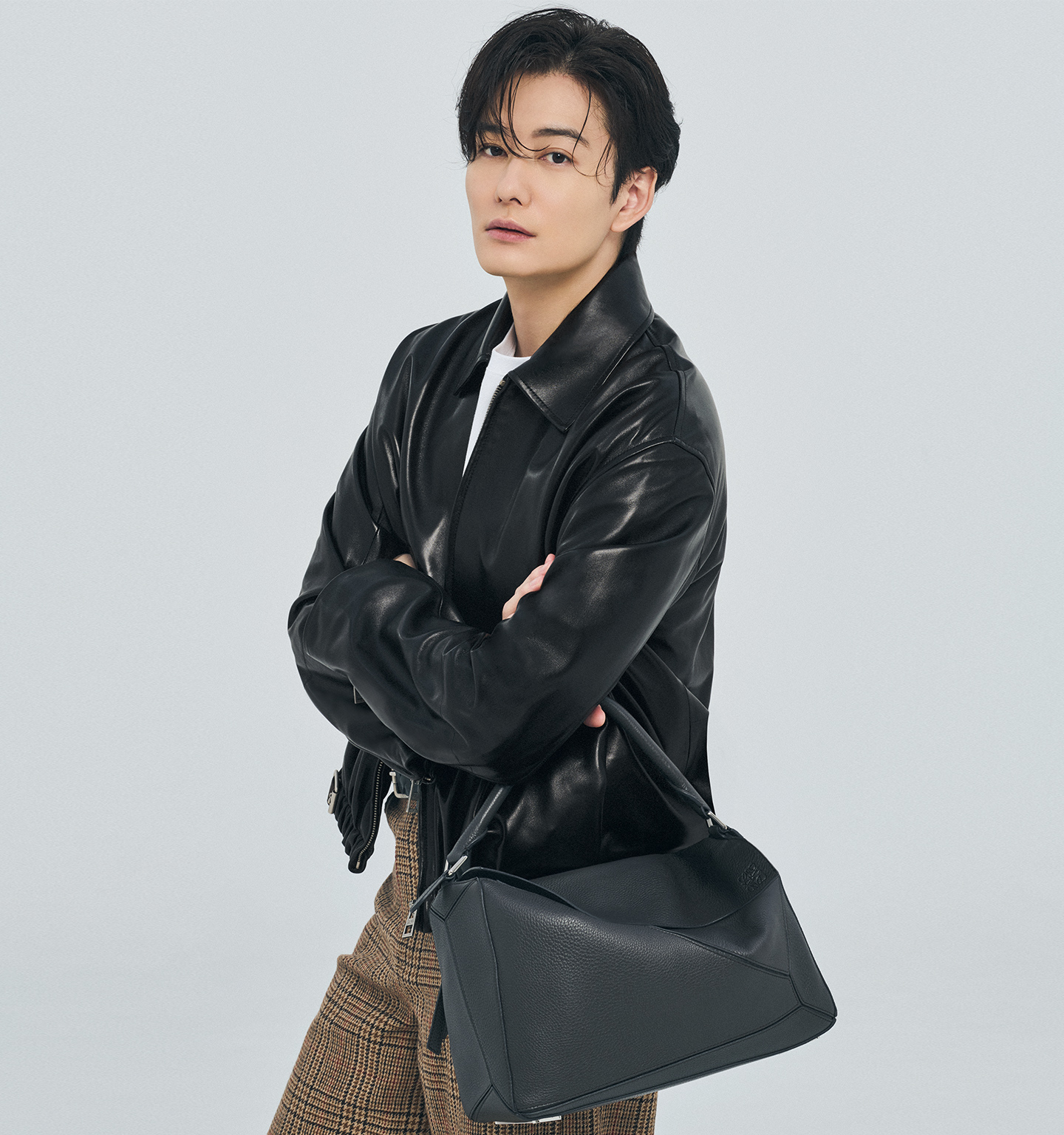 岡田将生、アート＆クラフトなロエベを嗜む