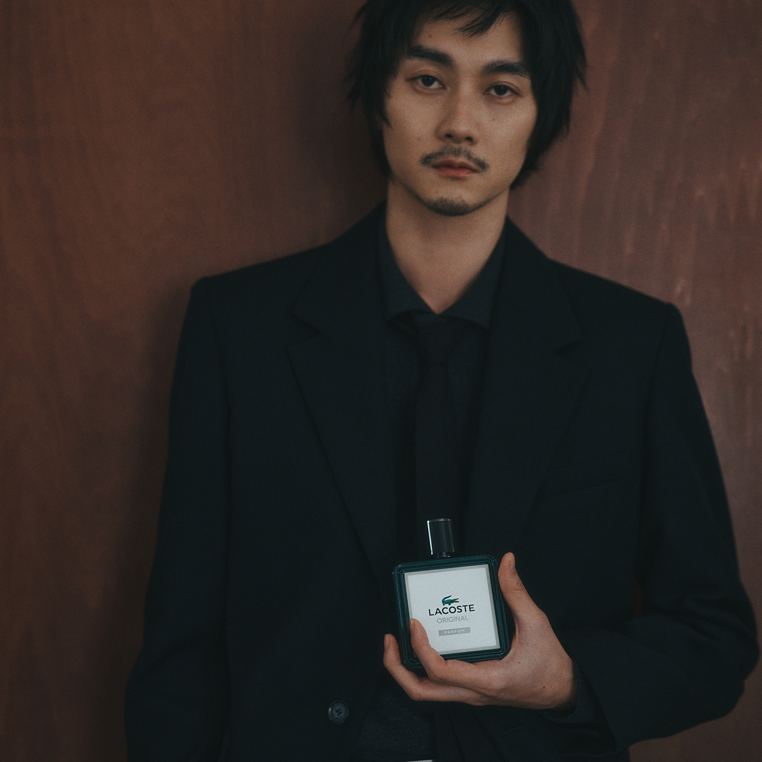 【LACOSTE】栁俊太郎が纏う香り。